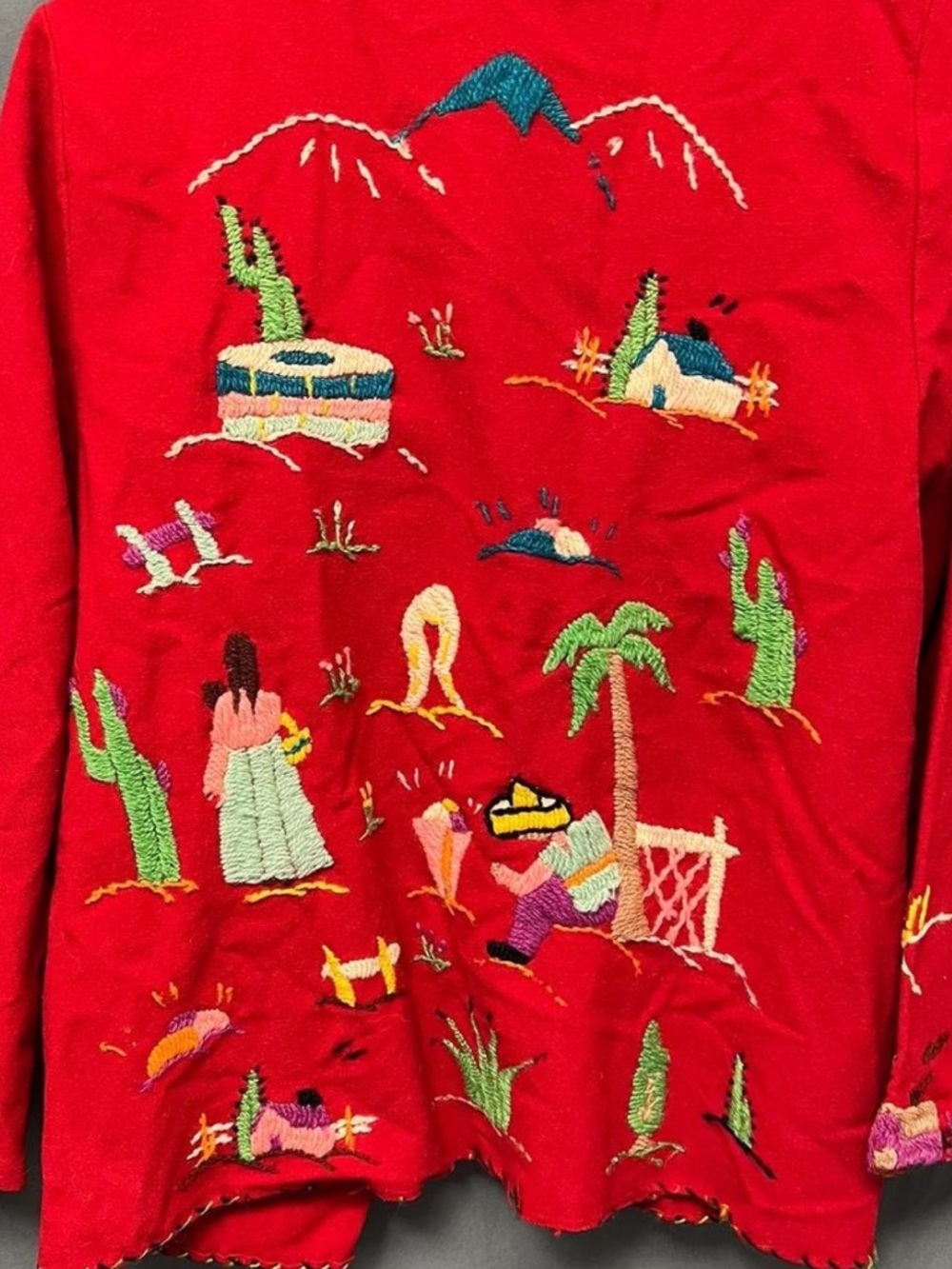 Vintage 1940s embroidered blazer
Vintage felt jacket